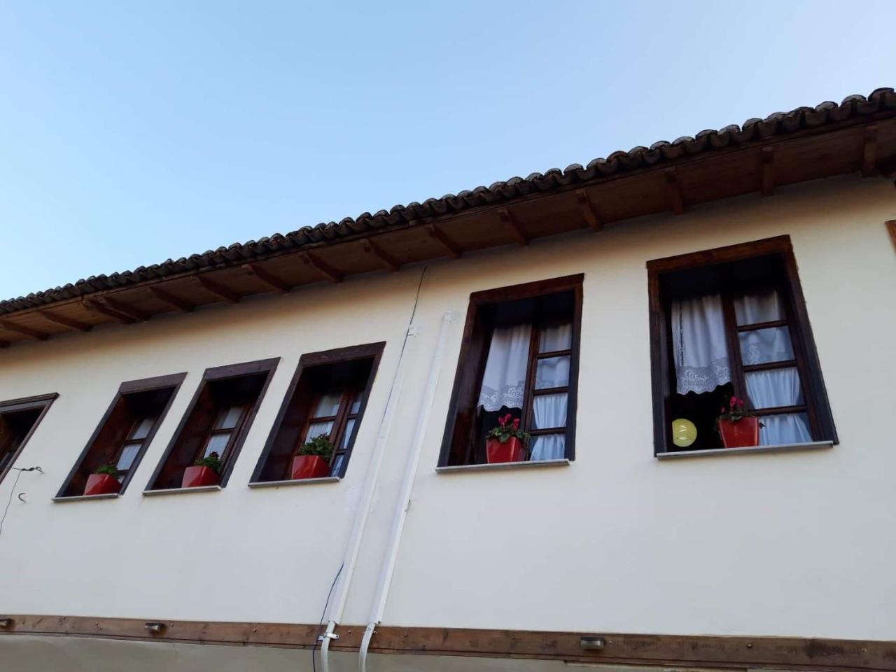 Romeo'S Guest House Берат Екстер'єр фото